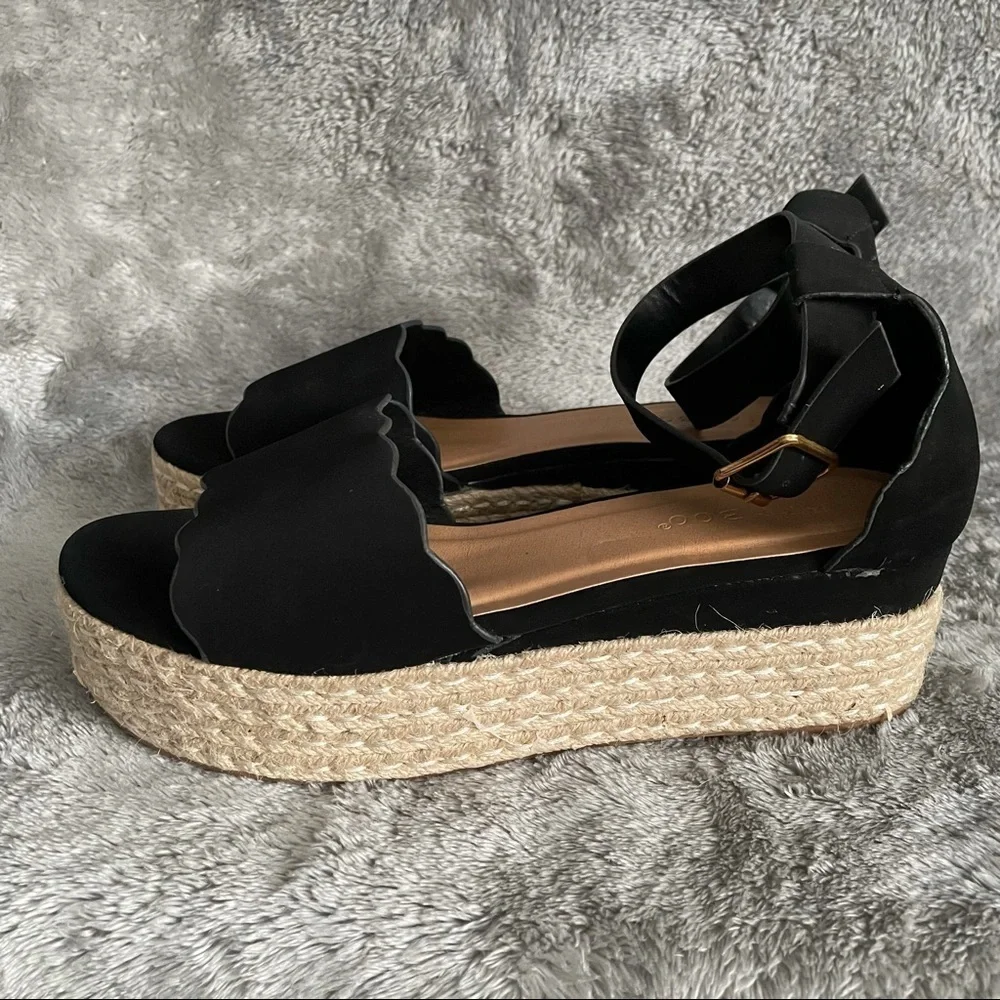 Bamboo Black Scallop Edged Band Platform Espadrille Sandals Size 7.5 Ankle Strap